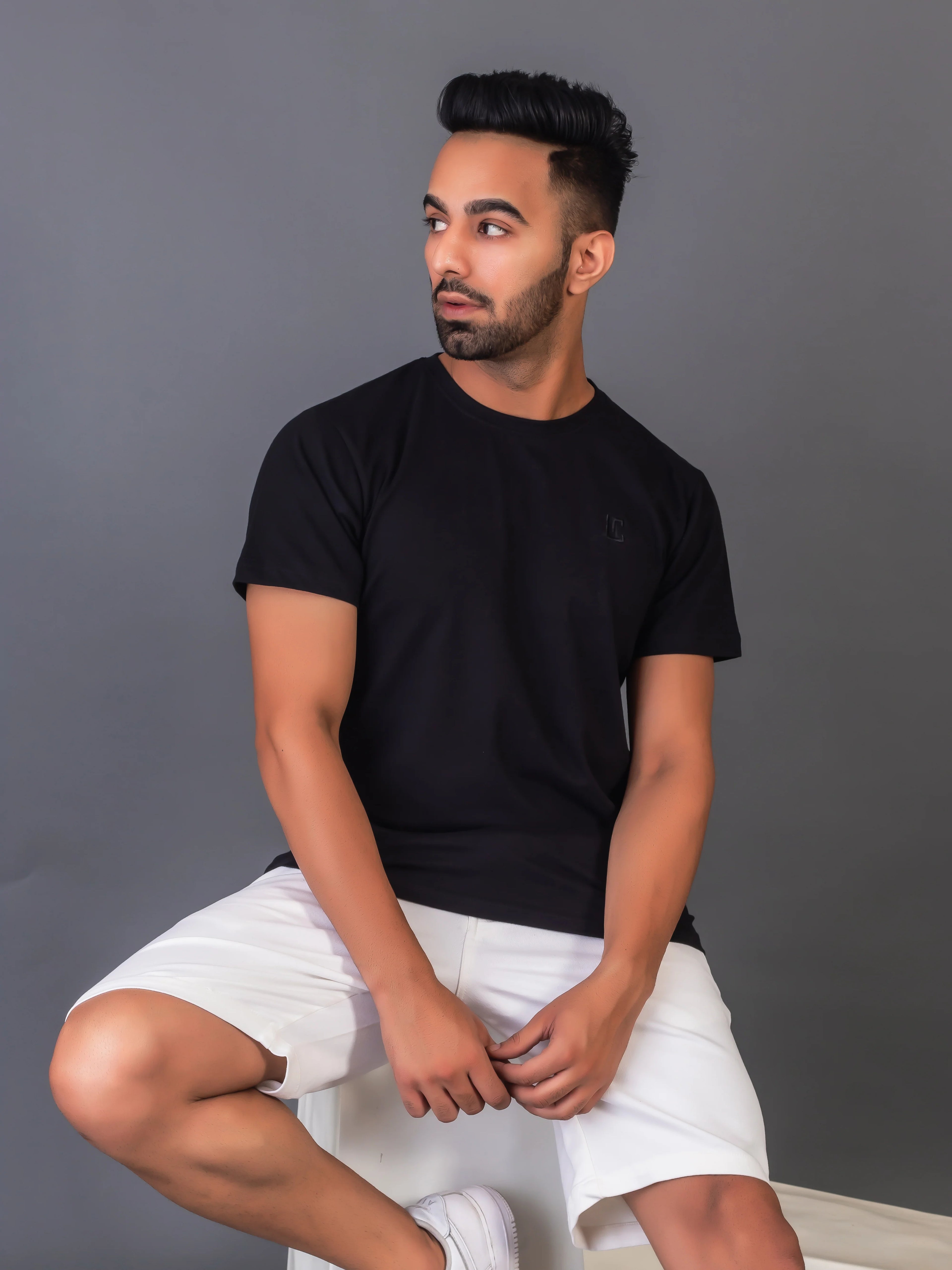 Men's Classic Solid Black Round Neck T-shirt