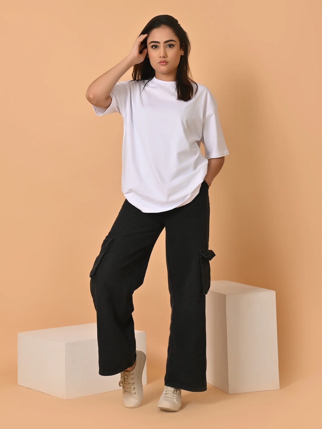 Women's Solid White Oversized Round Neck Cotton Lycra T-shirt