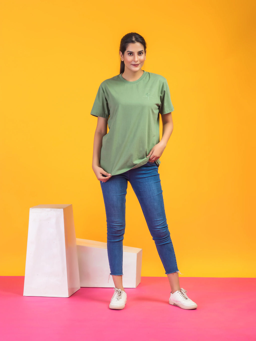 Women's Solid Warm Green Round Neck T-shirt