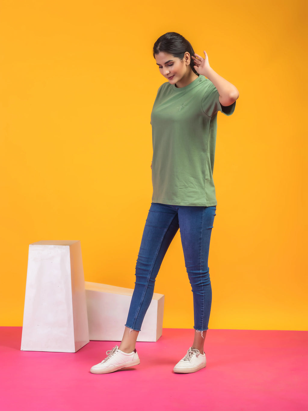 Women's Solid Warm Green Round Neck T-shirt