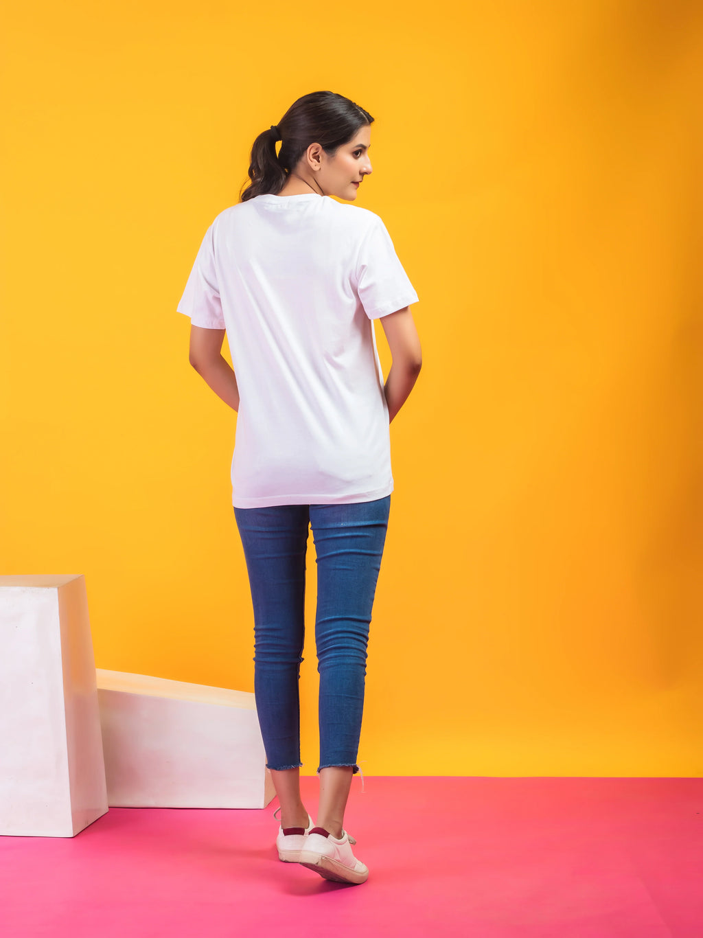 Women's Solid White Round Neck T-shirt