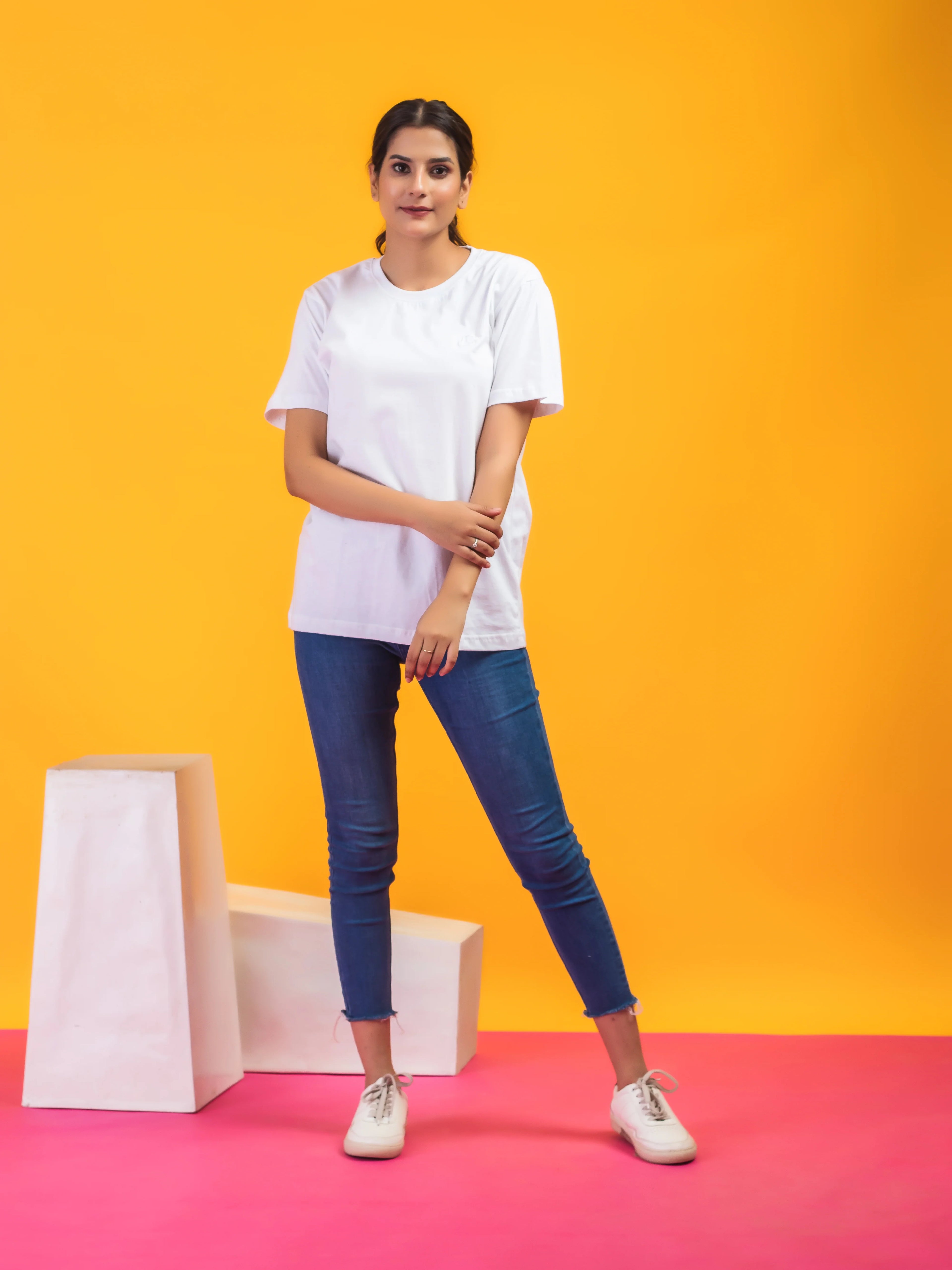 Women's Solid White Round Neck T-shirt