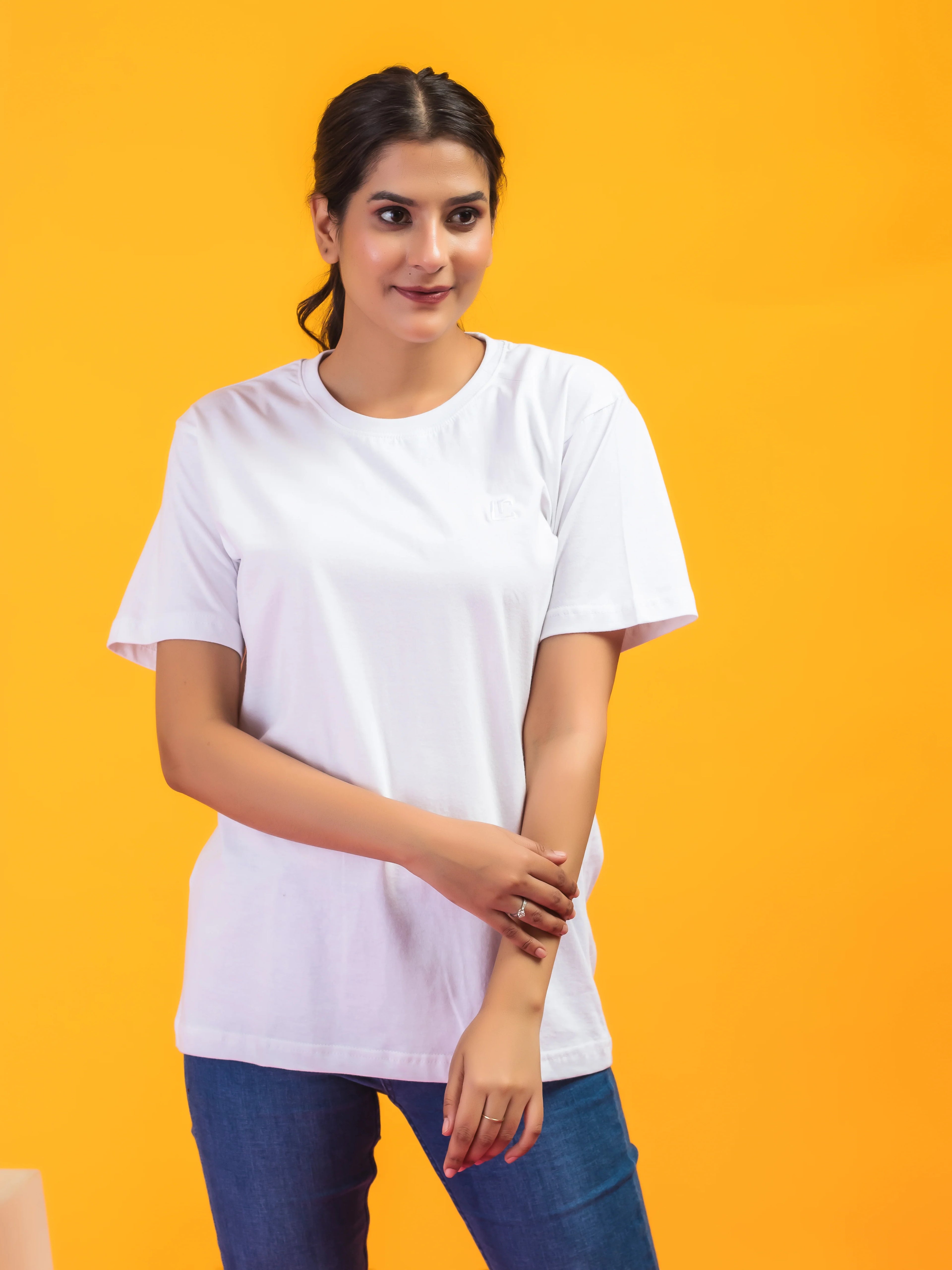 Women's Solid White Round Neck T-shirt
