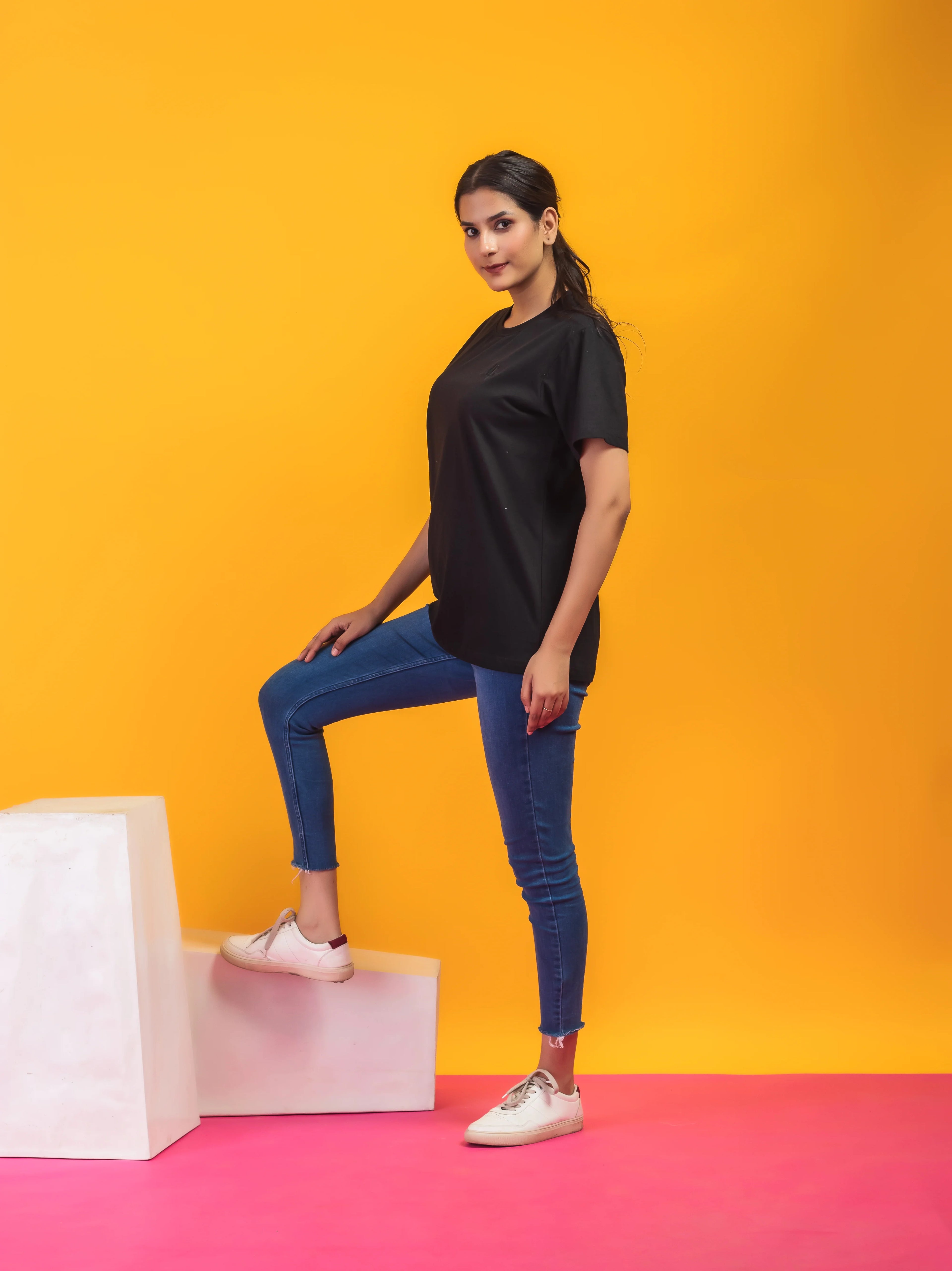 Women's Solid Black Round Neck T-shirt