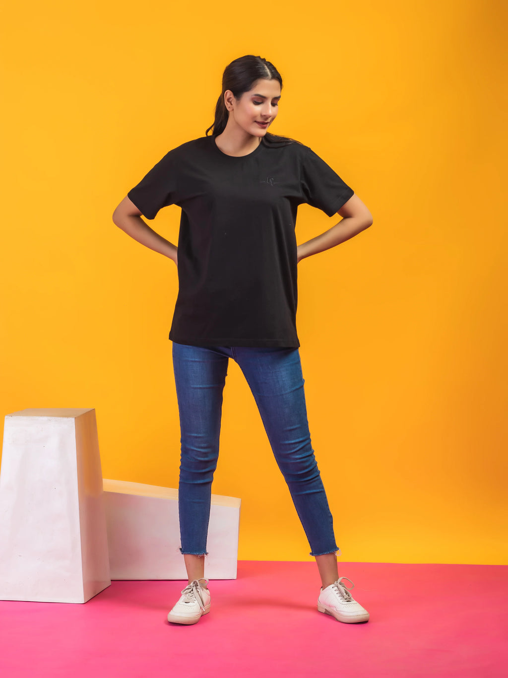 Women's Solid Black Round Neck T-shirt