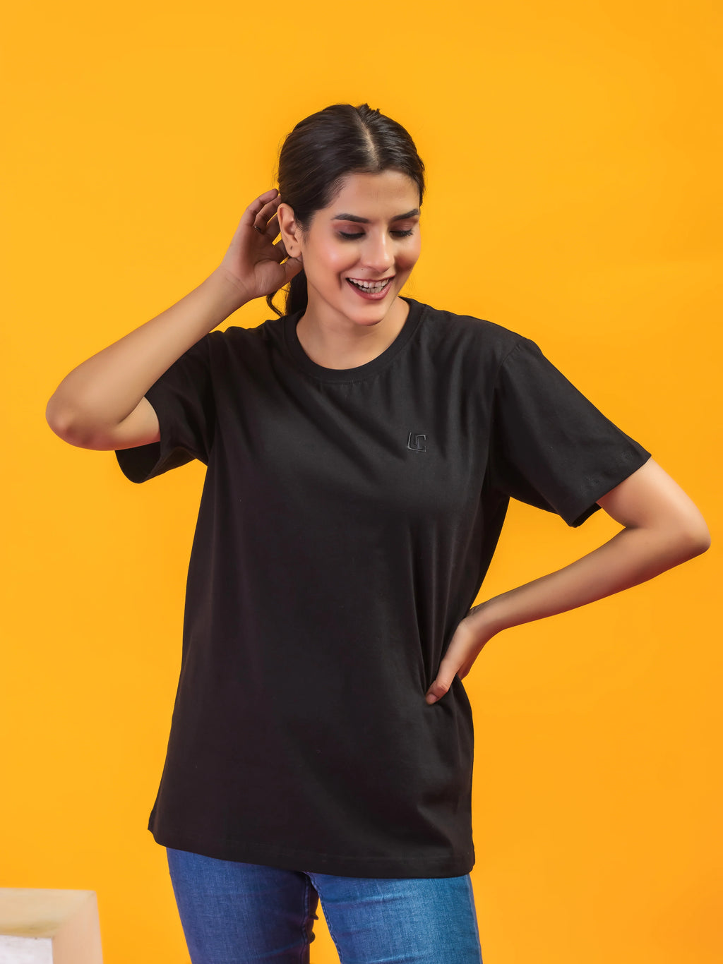 Women's Solid Black Round Neck T-shirt